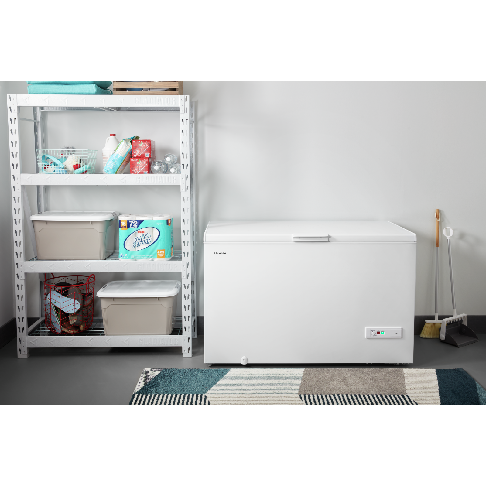 Amana - 16 cu. Ft Chest Freezer in White - AZC5216LW
