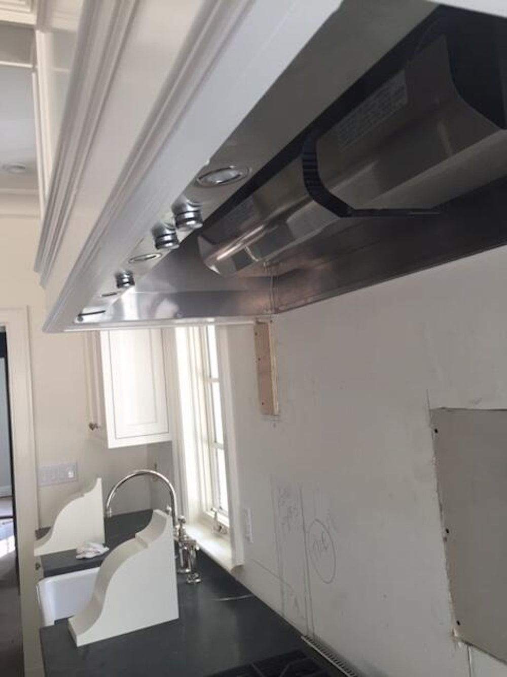 Ventahood - 28.4 Inch 600 CFM Wall Mount and Chimney Range Vent in Stainless - BH228SLDSS