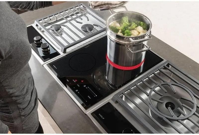 Wolf - 15 inch wide Electric Cooktop in Black - CE152TF/S