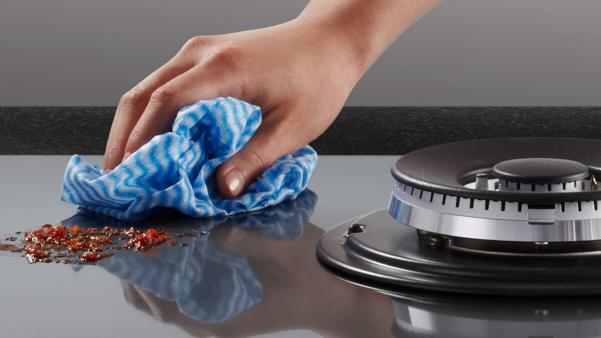 Fisher & Paykel - 15.2 Inch Gas Cooktop in Black - CG151DLPGB5