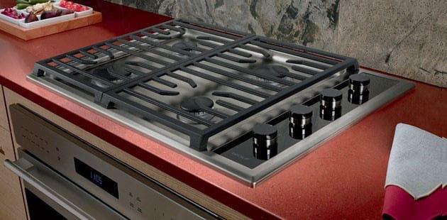 Wolf - 30 inch wide Gas Cooktop in Stainless - CG304T/S