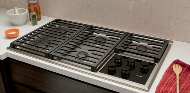 Wolf - 36 inch wide Gas Cooktop in Stainless - CG365T/S