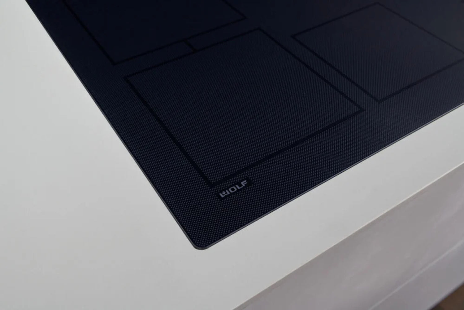 Wolf - 30 Inch Induction Cooktop in Black - CI30460C/B