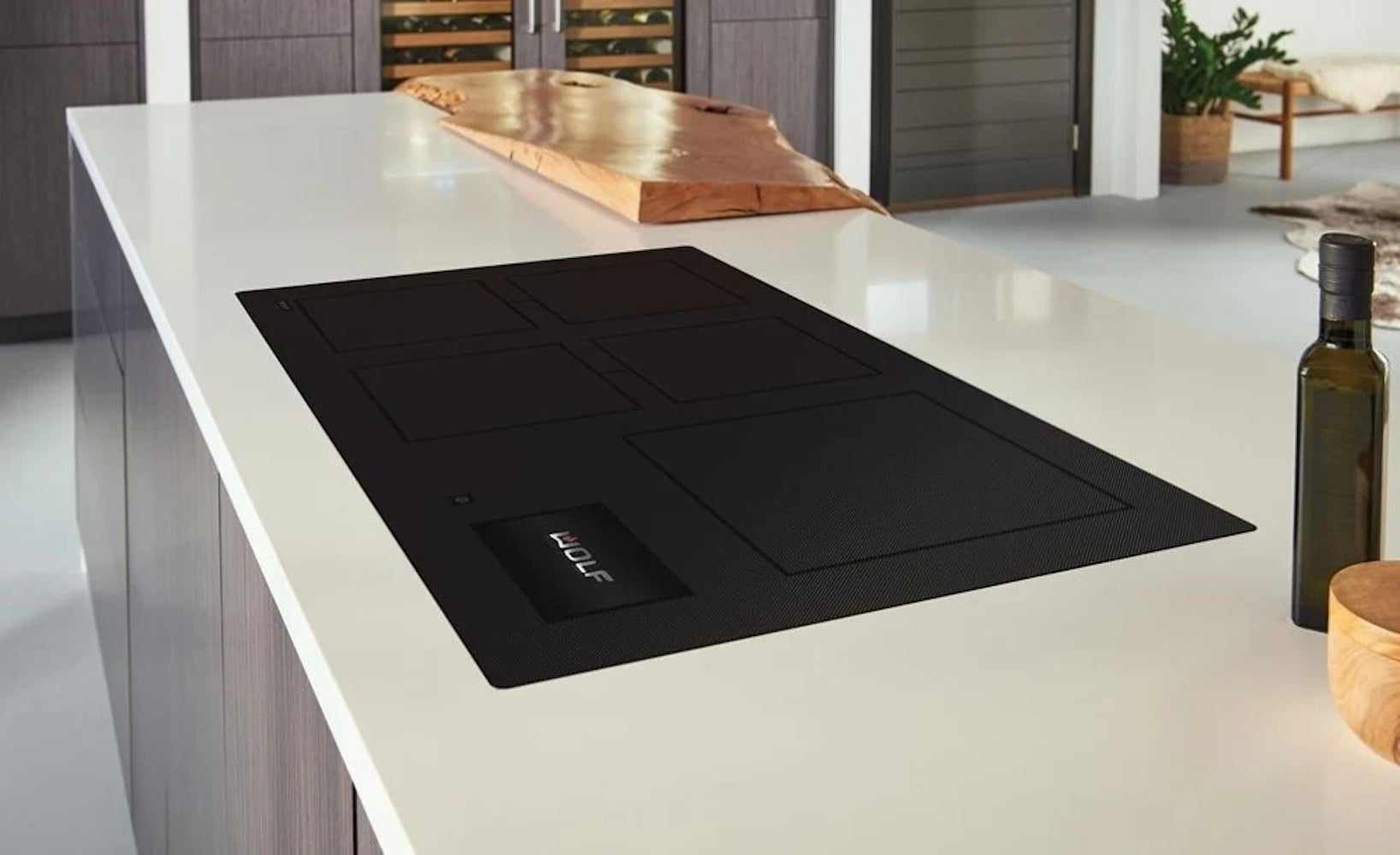 Wolf - 36 Inch Induction Cooktop in Black - CI36560C/B