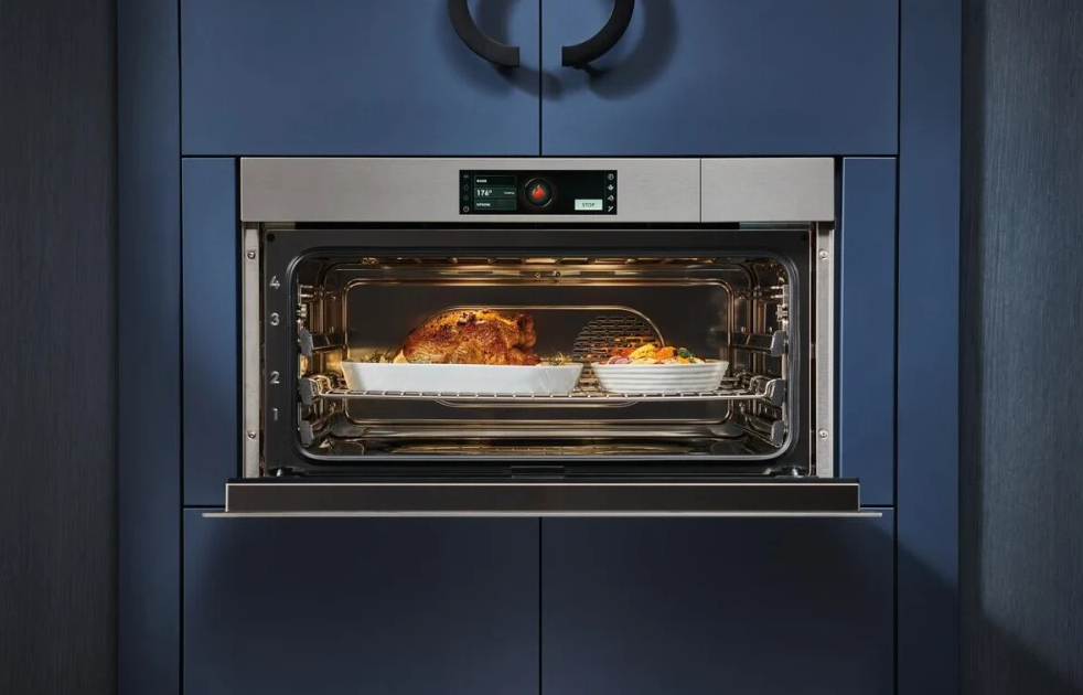 Wolf - 2.4 cu. ft Single Wall Oven in Stainless - CSOP3050CM/S