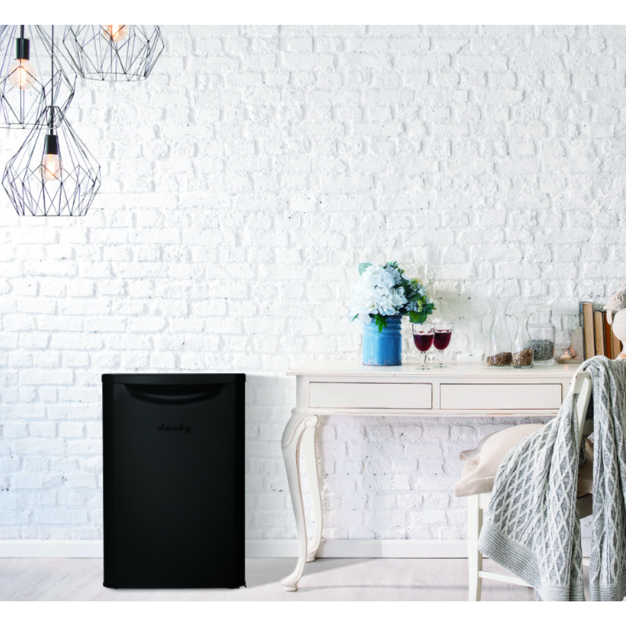 Danby - 17.7 Inch 2.6 cu. ft Compact Refrigerator in Matte Black - DAR026A2BDB