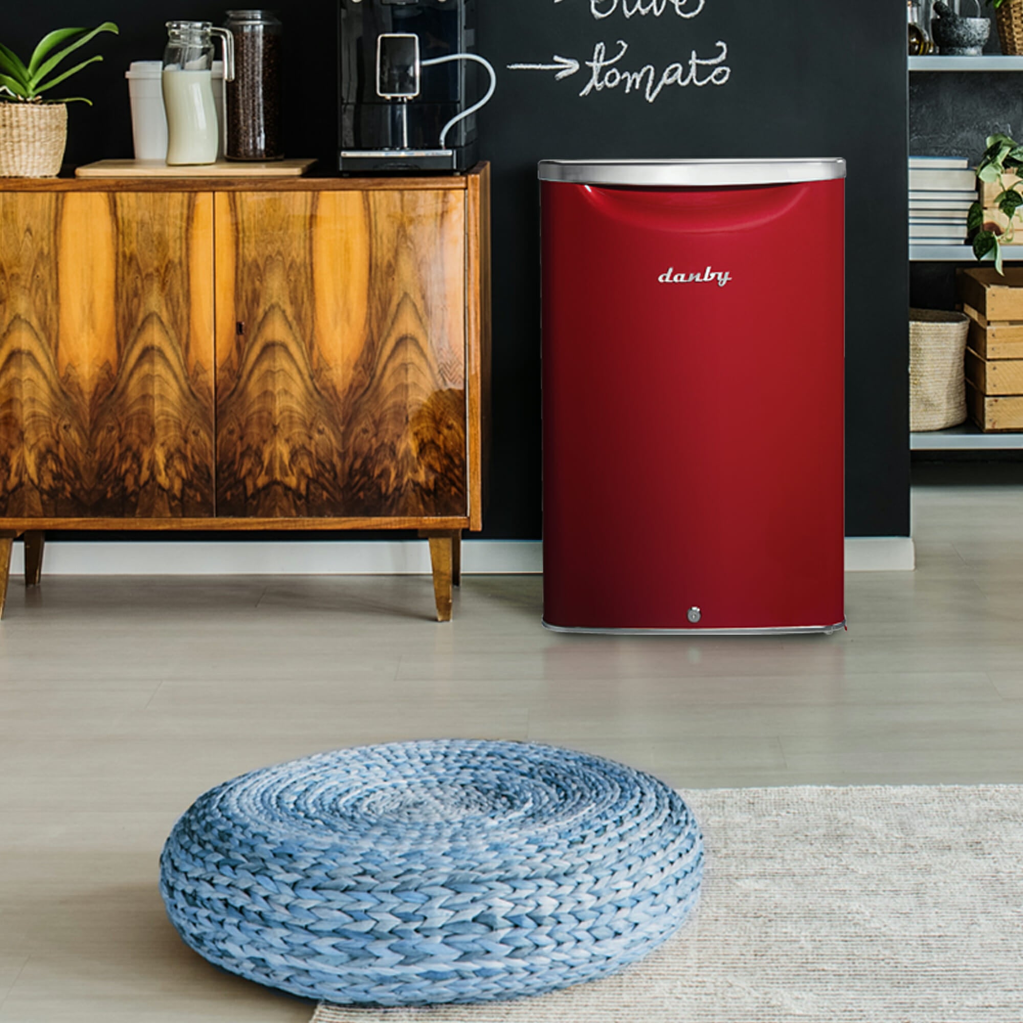 Danby - 17.68 Inch 2.6 cu. ft Mini Fridge Refrigerator in Red - DAR026A2LDB