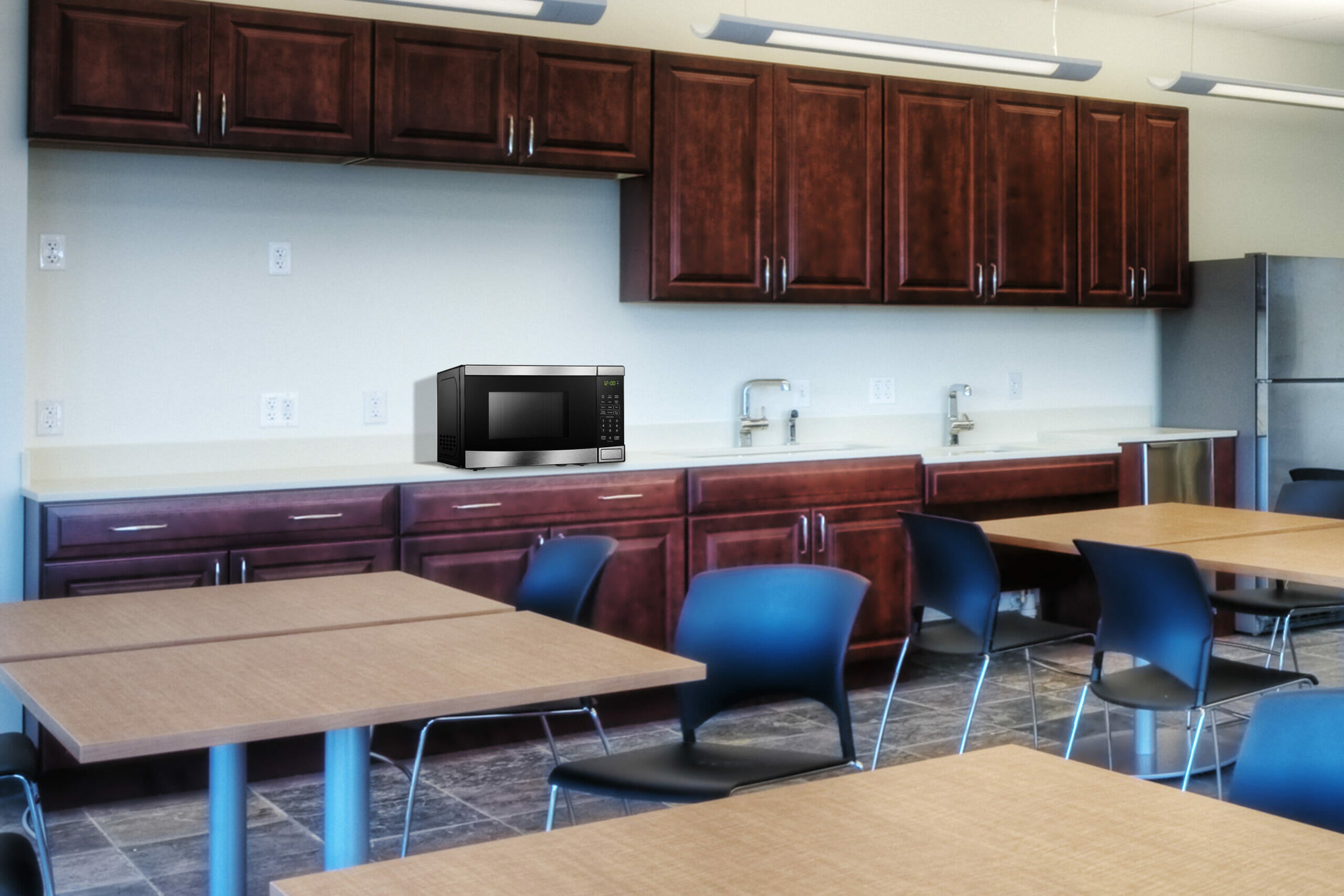 Danby - 0.7 cu. Ft Counter top Microwave in Stainless - DBMW0721BBS