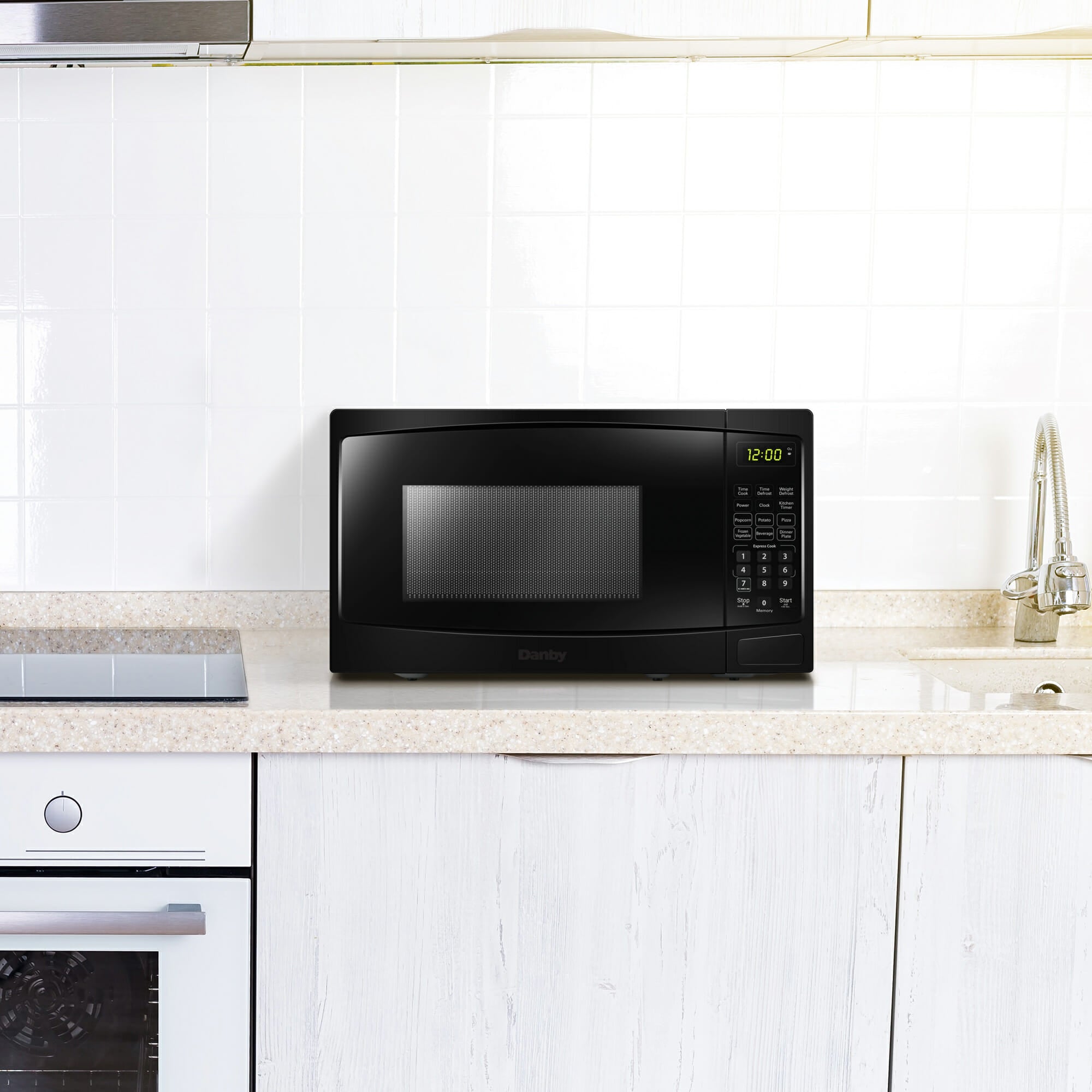 Danby - 0.9 cu. Ft Counter top Microwave in Black - DBMW0920BBB