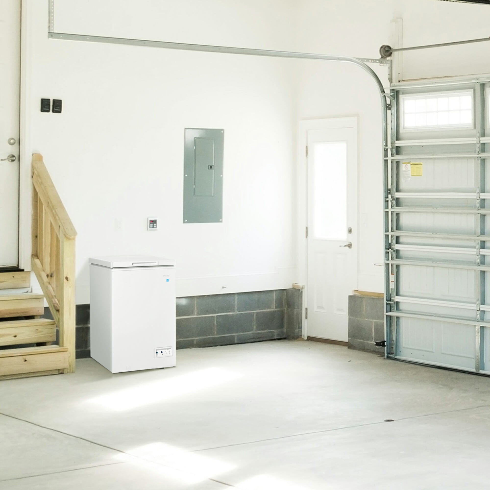 Danby - 3.5 cu. Ft Chest Freezer in White - DCF035A5WDB