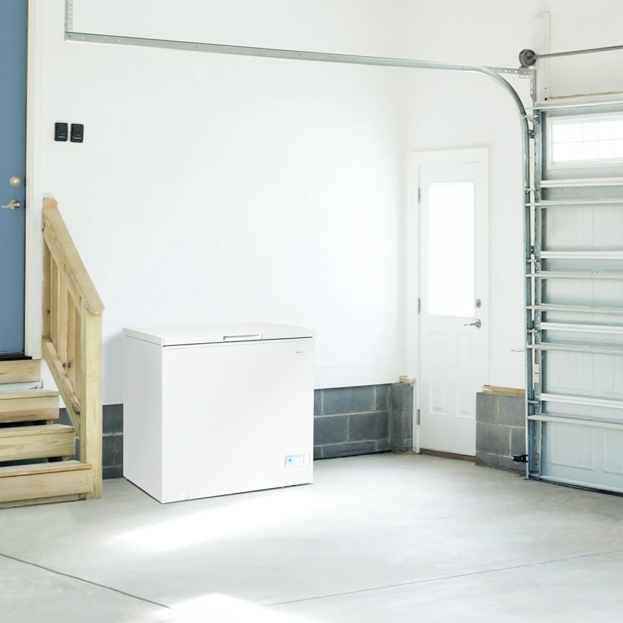 Danby - 7 cu. Ft Chest Freezer in White - DCF070B1WM