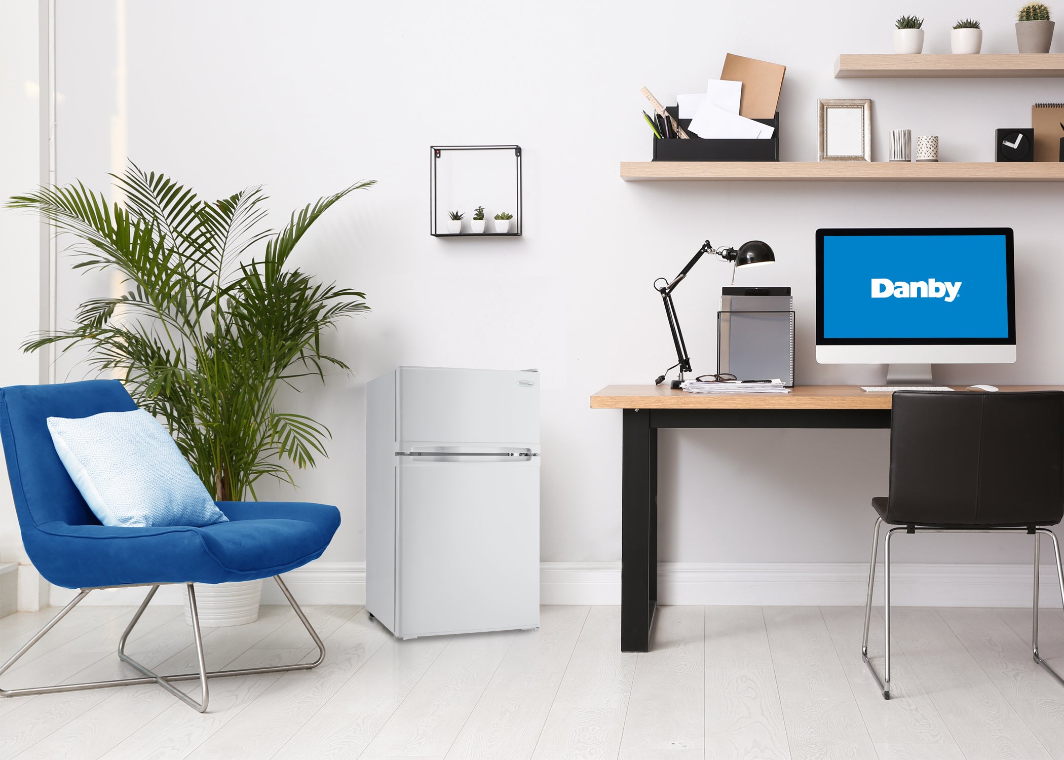 Danby - 18.69 Inch 3.1 cu. ft Mini Fridge Refrigerator in White - DCR031B1WDD