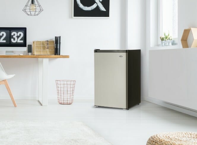 Danby - 21.31 Inch 4.5 cu. ft Mini Fridge Refrigerator in Stainless - DCR045B1BSLDB