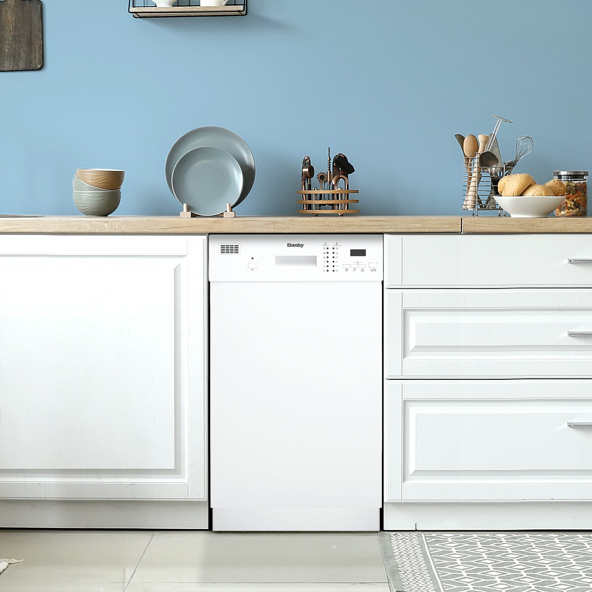 Danby - 52 dBA Built In Dishwasher in White - DDW1804EW