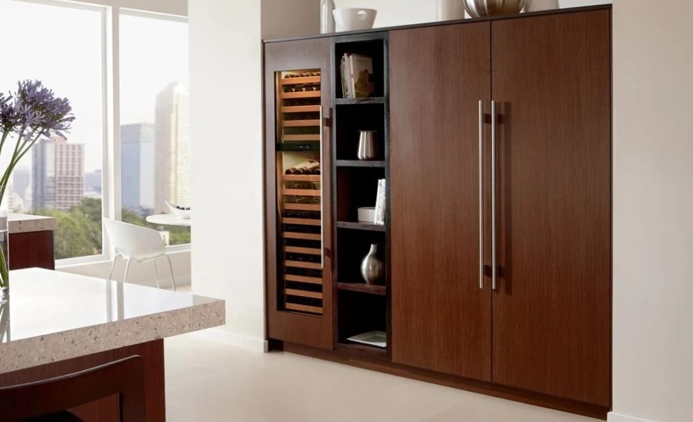 Sub Zero - 30 Inch 17.5 cu. ft Built In / Integrated Refrigerator in Panel Ready (Open Box) - DEC3050RID/R