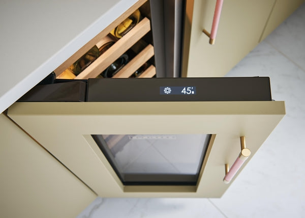 Sub-Zero - 15 Inch 24 Bottle Built In / Integrated Wine Fridge Refrigerator in Panel Ready - DEU1550W/L