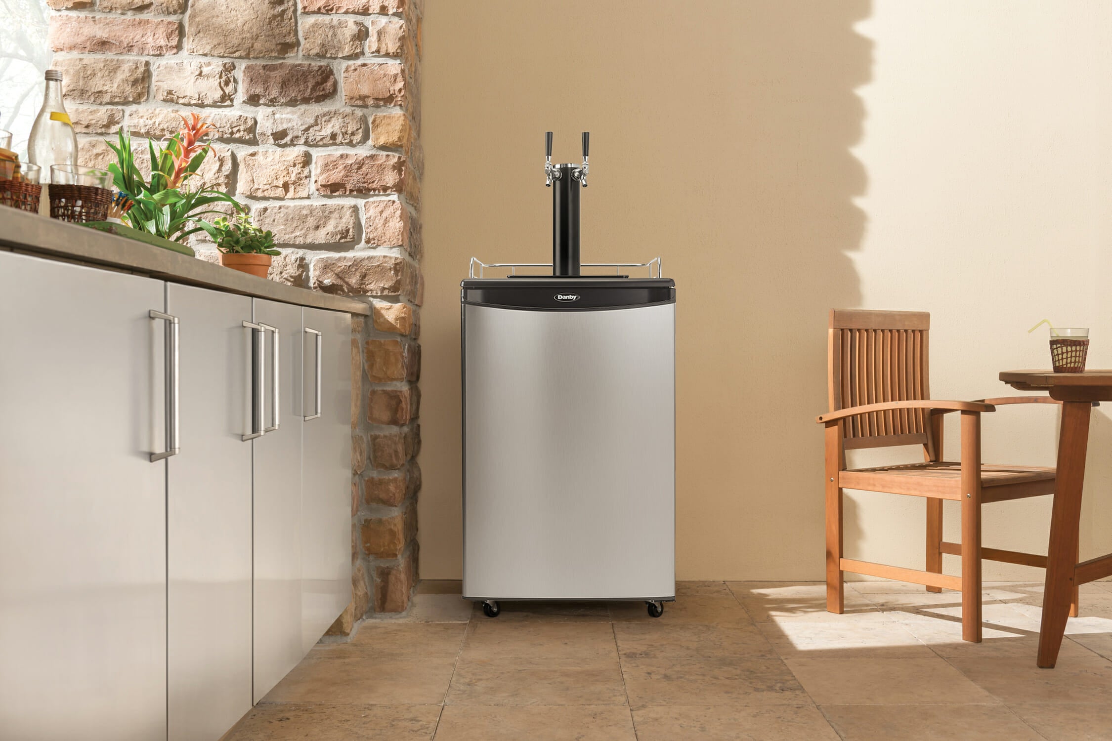 Danby - 20.59 Inch 5.4 cu. ft Single Tap Keg Cooler Refrigerator in Stainless - DKC054A1BSLDB