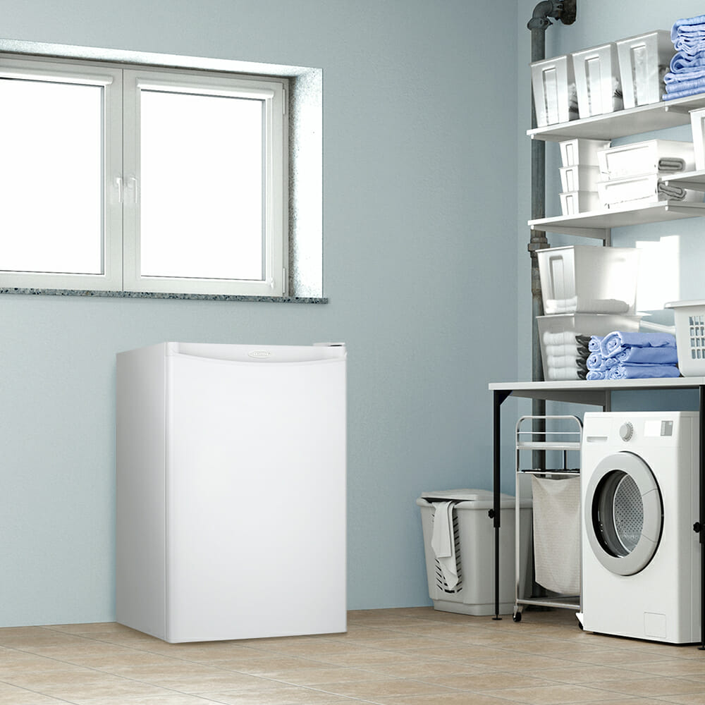 Danby - 3.2 cu. Ft Upright Freezer in White - DUFM032A3WDB