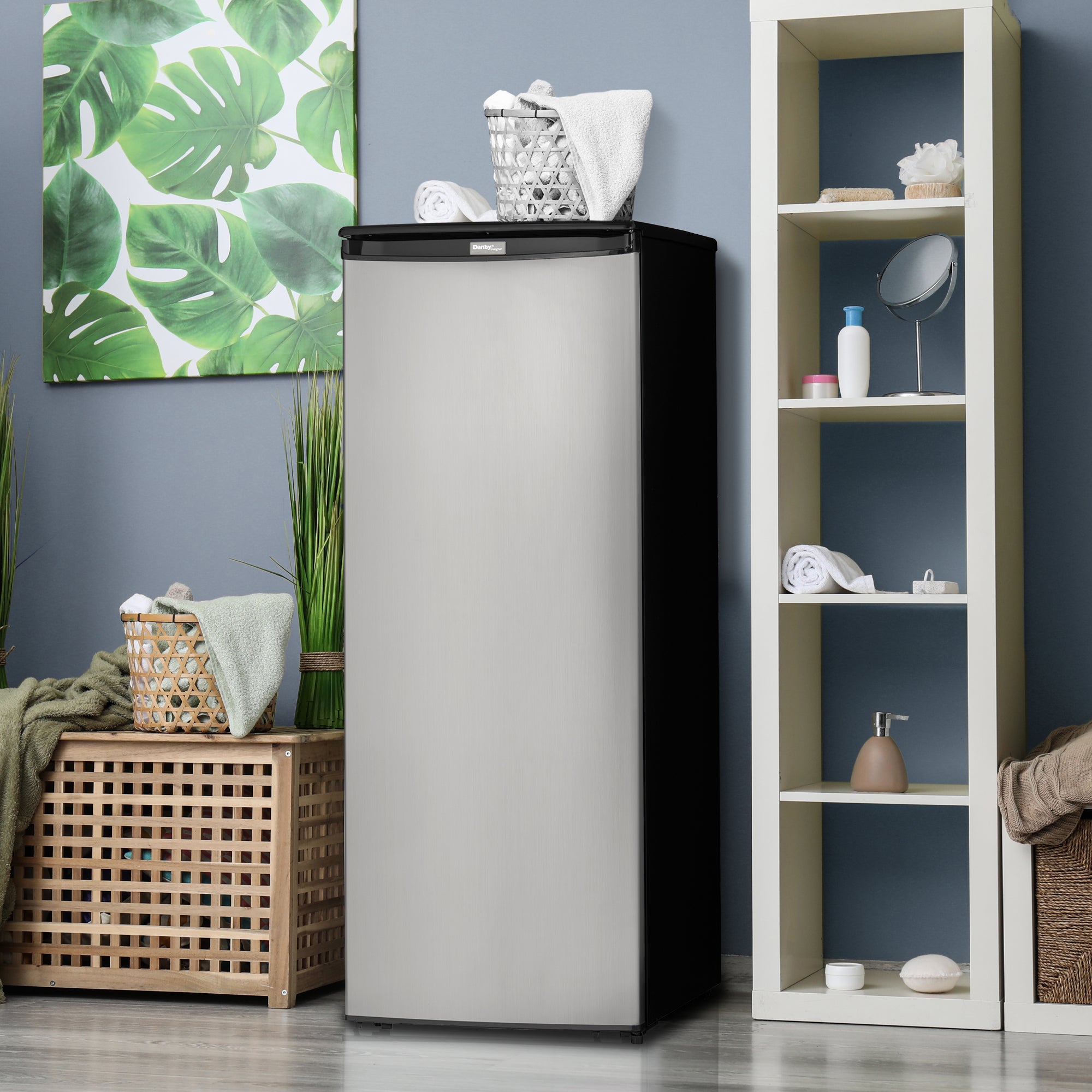 Danby - 8.5 cu. Ft Upright Freezer in Stainless - DUFM085A4BSLDD