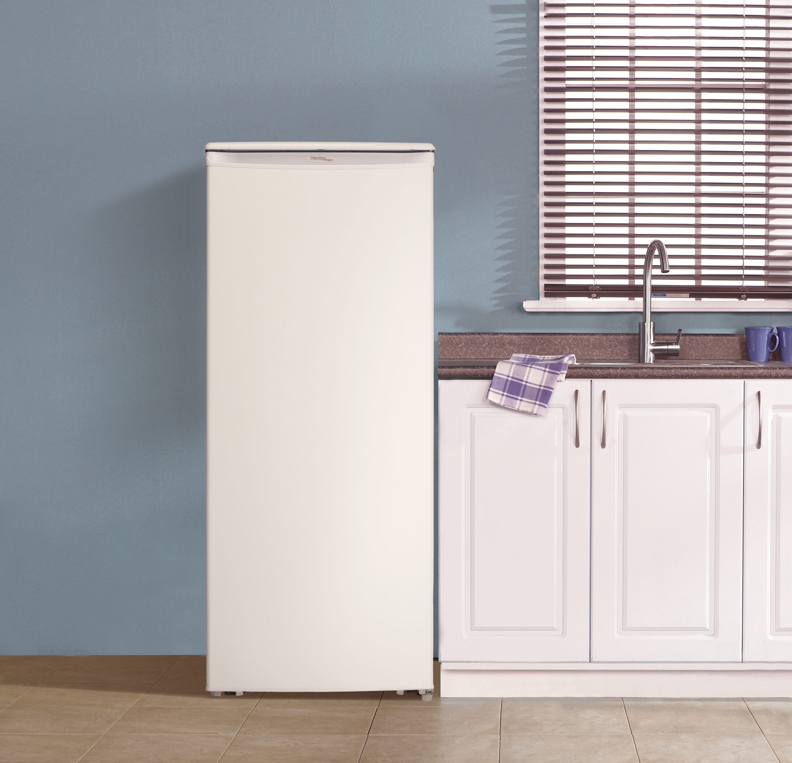 Danby - 8.5 cu. Ft Upright Freezer in White - DUFM085A4WDD