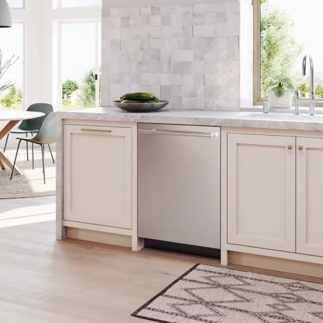 Thermador - 48 dBA Built In Dishwasher With Masterpiece Handle in Stainless - DWHD640EFM