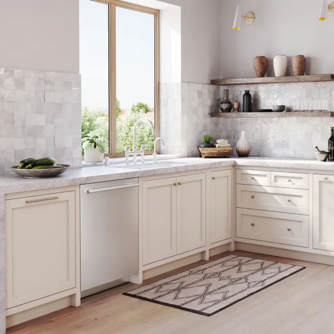 Thermador - 44 dBA Built In Dishwasher With Masterpiece Handle in Stainless - DWHD660EFM