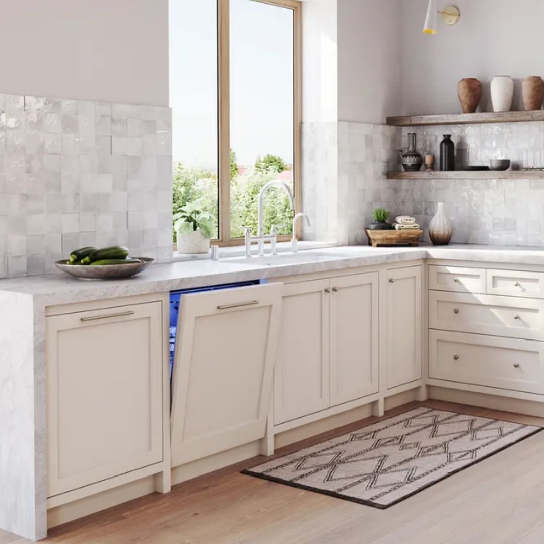 Thermador - 44 dBA Built In Dishwasher in Panel Ready - DWHD660EPR