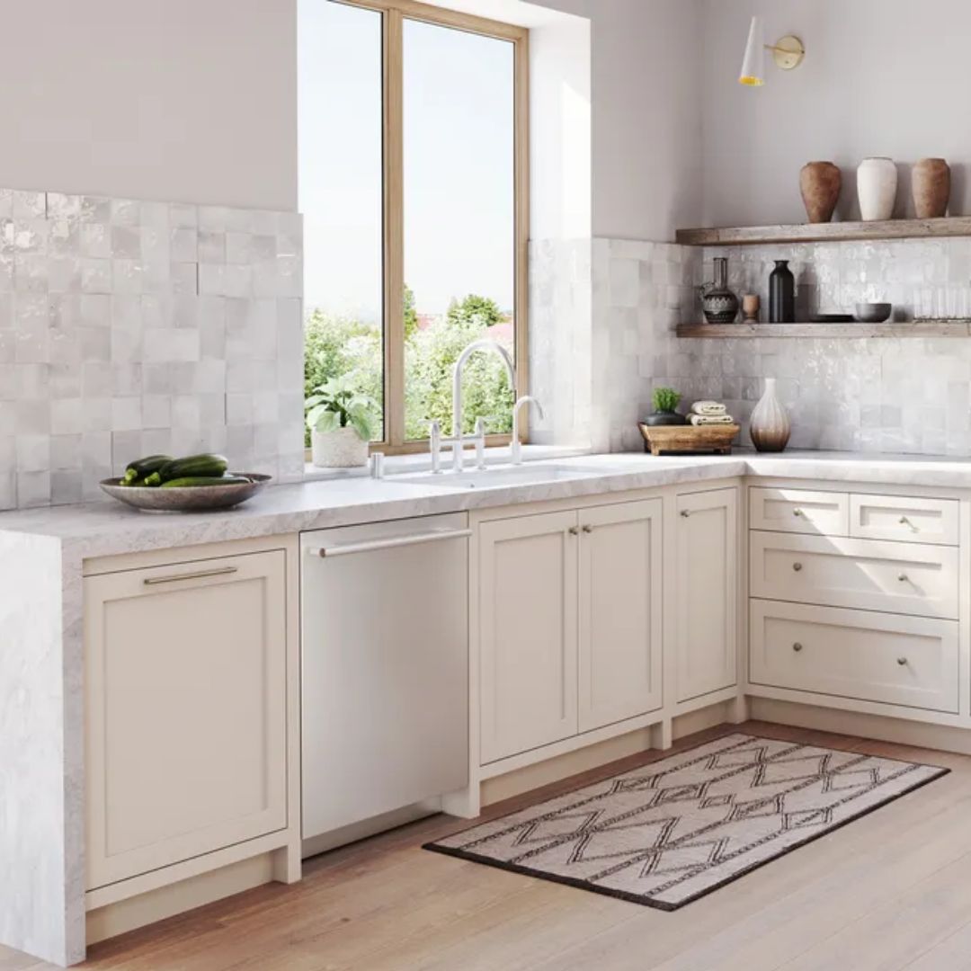 Thermador - 42 dBA Built In Dishwasher With Masterpiece Handle in Stainless - DWHD661EFM