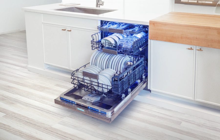 Thermador - 42 dBA Built In Dishwasher in Stainless - DWHD770CFM