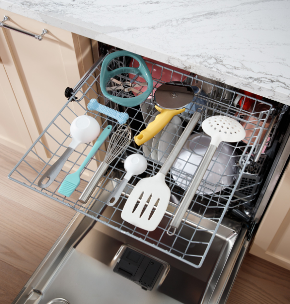 GE - 47 dBA Built In Dishwasher in Stainless - GDT650SYVFS