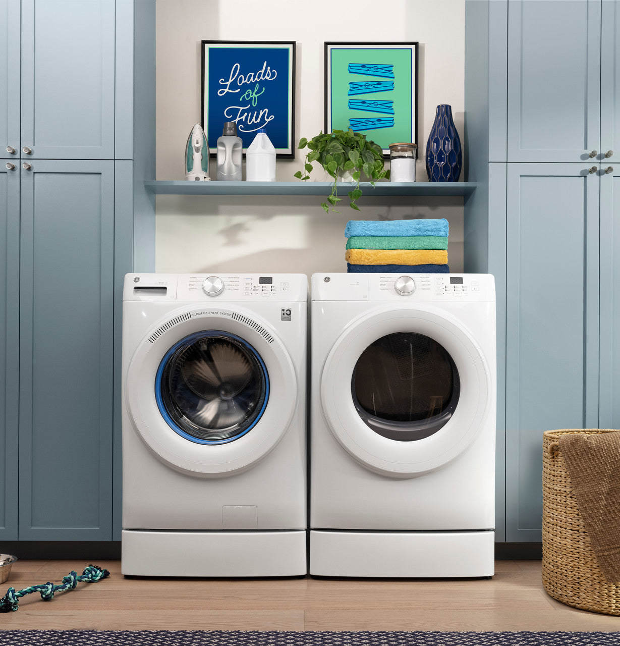 GE - 4.6 cu. Ft Front Load Washer in White - GFW350SSYWW
