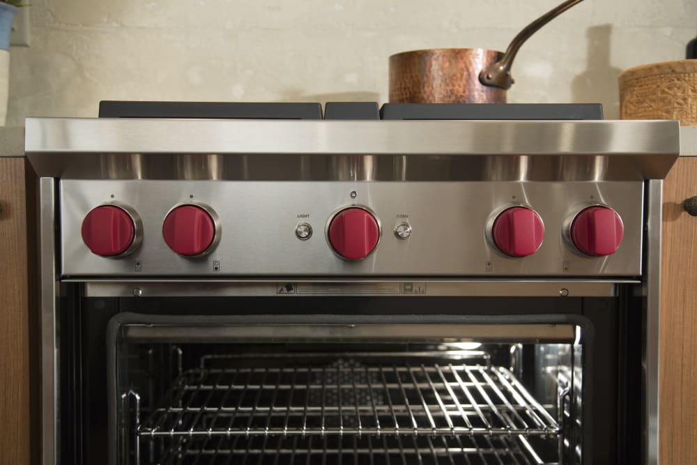 Wolf - 4.4 cu. ft Gas Range in Stainless - GR304