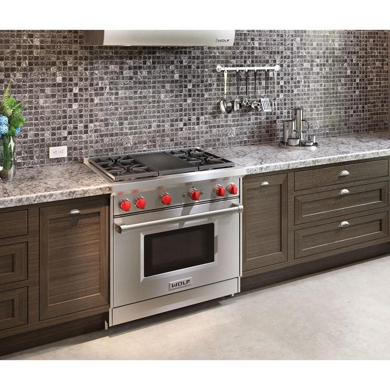 Wolf - 5.5 cu. ft Gas Range in Stainless - GR364C-LP