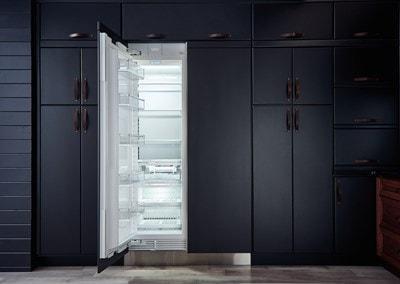 Sub-Zero - 12.3 cu. Ft Built In Freezer in Panel Ready - IC-24FIRH