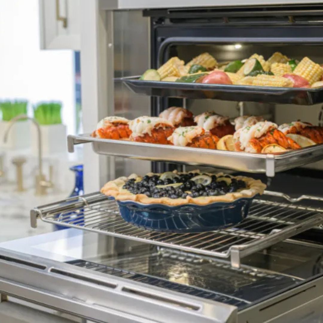 Thermador - 2.8 cu. ft Steam Wall Oven in Stainless - MEDS301BS