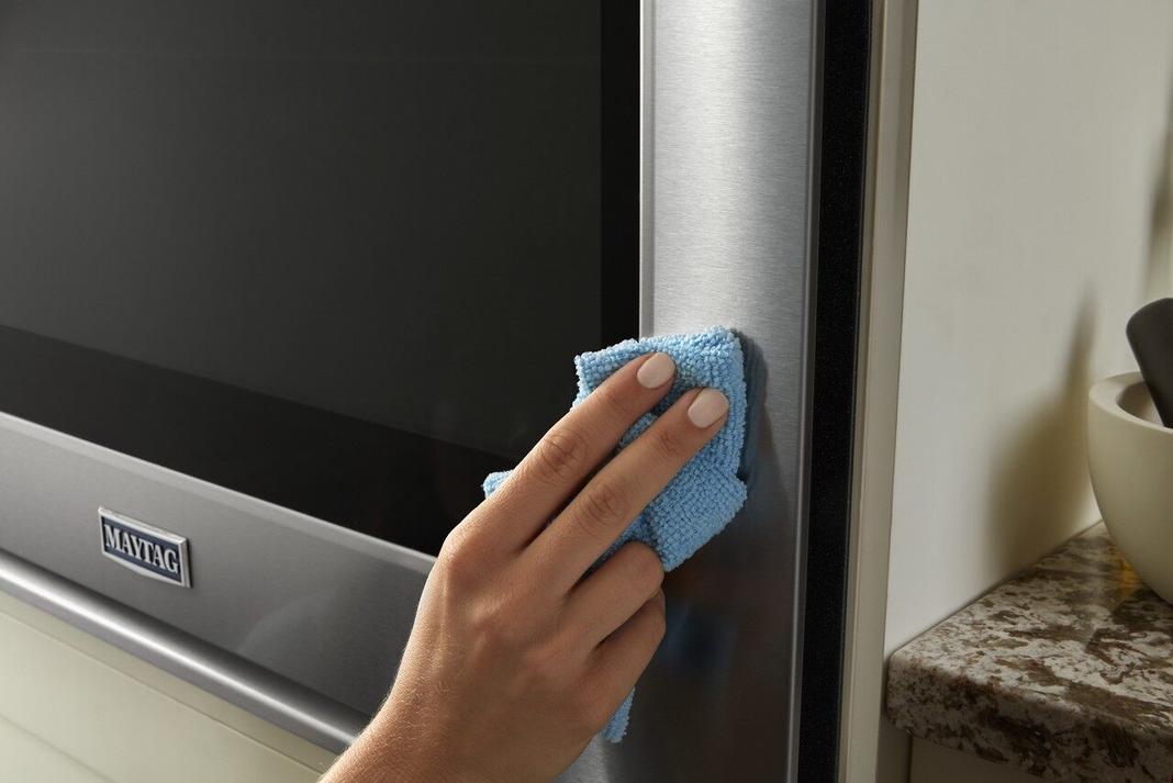 Maytag - 5 cu. ft Single Wall Oven in Fingerprint Resistant Stainless Steel - MEW9530FZ