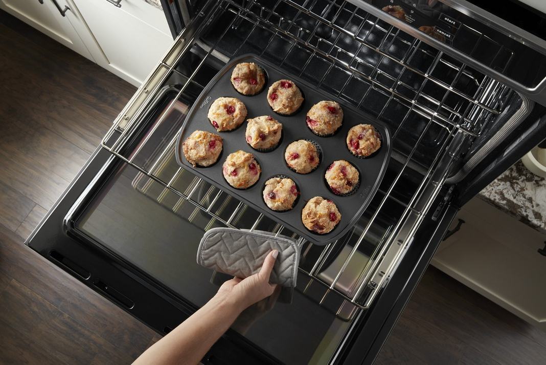 Maytag - 5 cu. ft Single Wall Oven in Fingerprint Resistant Stainless Steel - MEW9530FZ