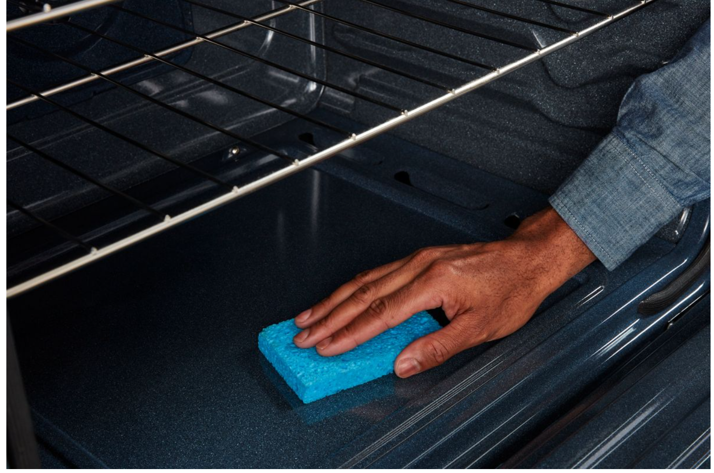 Maytag - 5 cu. ft Gas Range in Black - MFGS6030RB