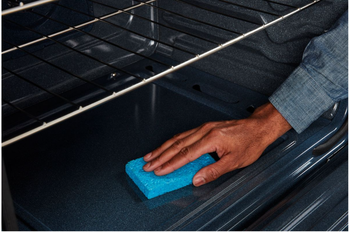 Maytag - 5 cu. ft Gas Range in White - MFGS6030RW