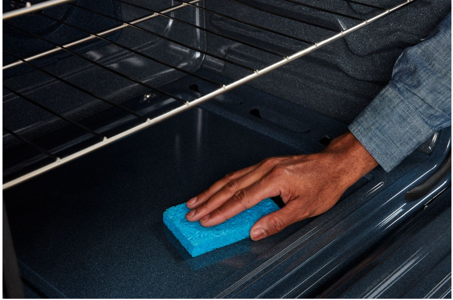 Maytag - 5 cu. ft Gas Range in Stainless - MFGS6030RZ