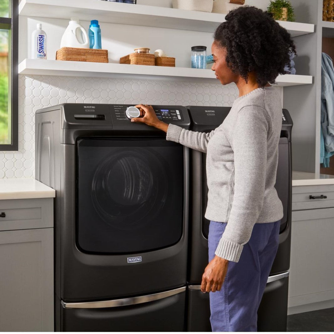 Maytag - 5.8 cu. Ft Front Load Washer in Volcano Black - MFW7020RU