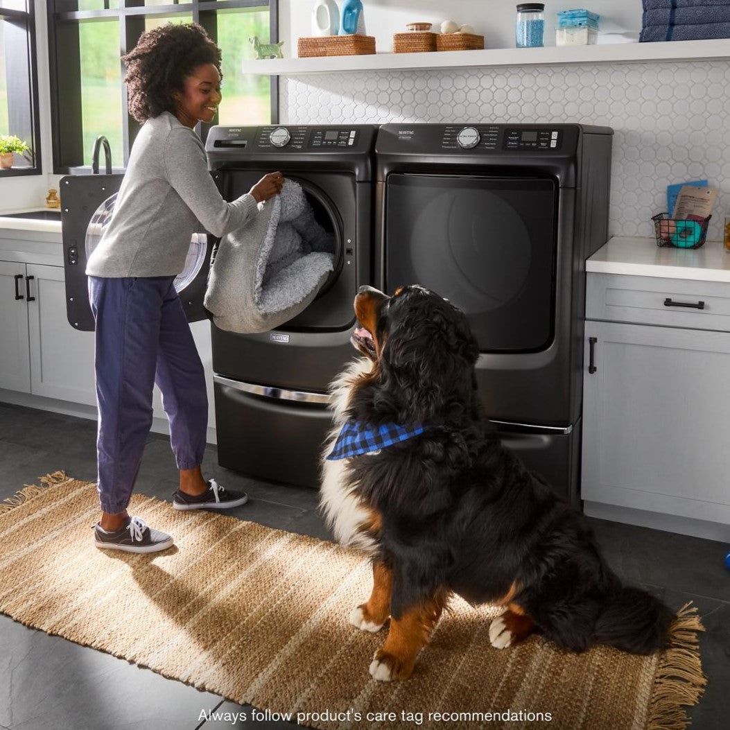 Maytag - 5.8 cu. Ft Front Load Washer in Volcano Black - MFW7020RU