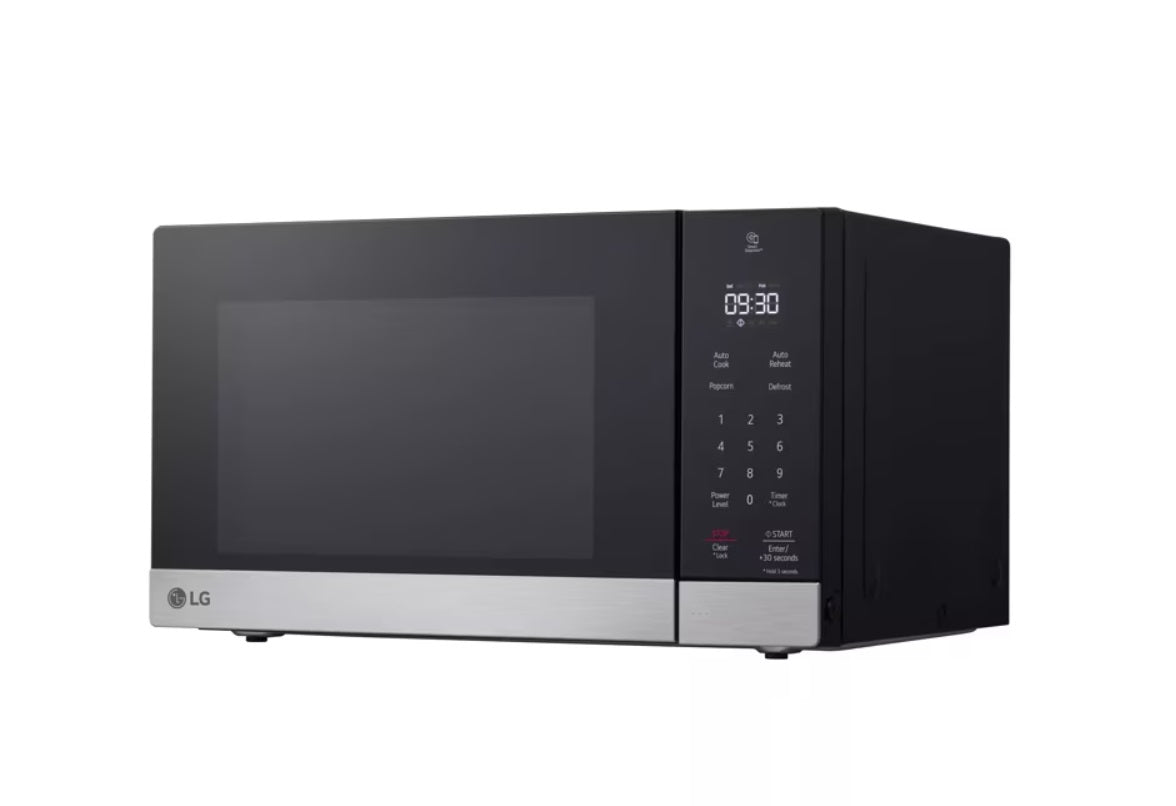 LG - 0.9 cu. Ft Counter top Microwave in Stainless - MSER0990S