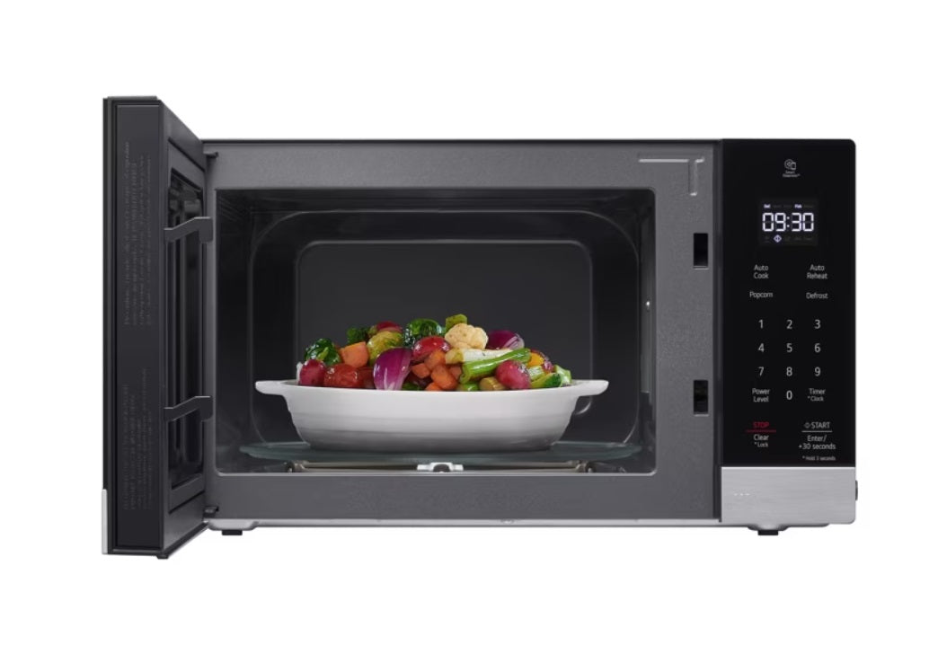 LG - 0.9 cu. Ft Counter top Microwave in Stainless - MSER0990S