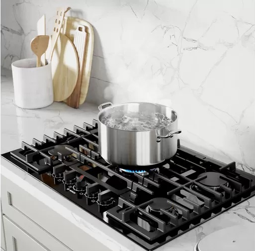 Bosch - 31 Inch Gas Cooktop in Black - NGM8049UC