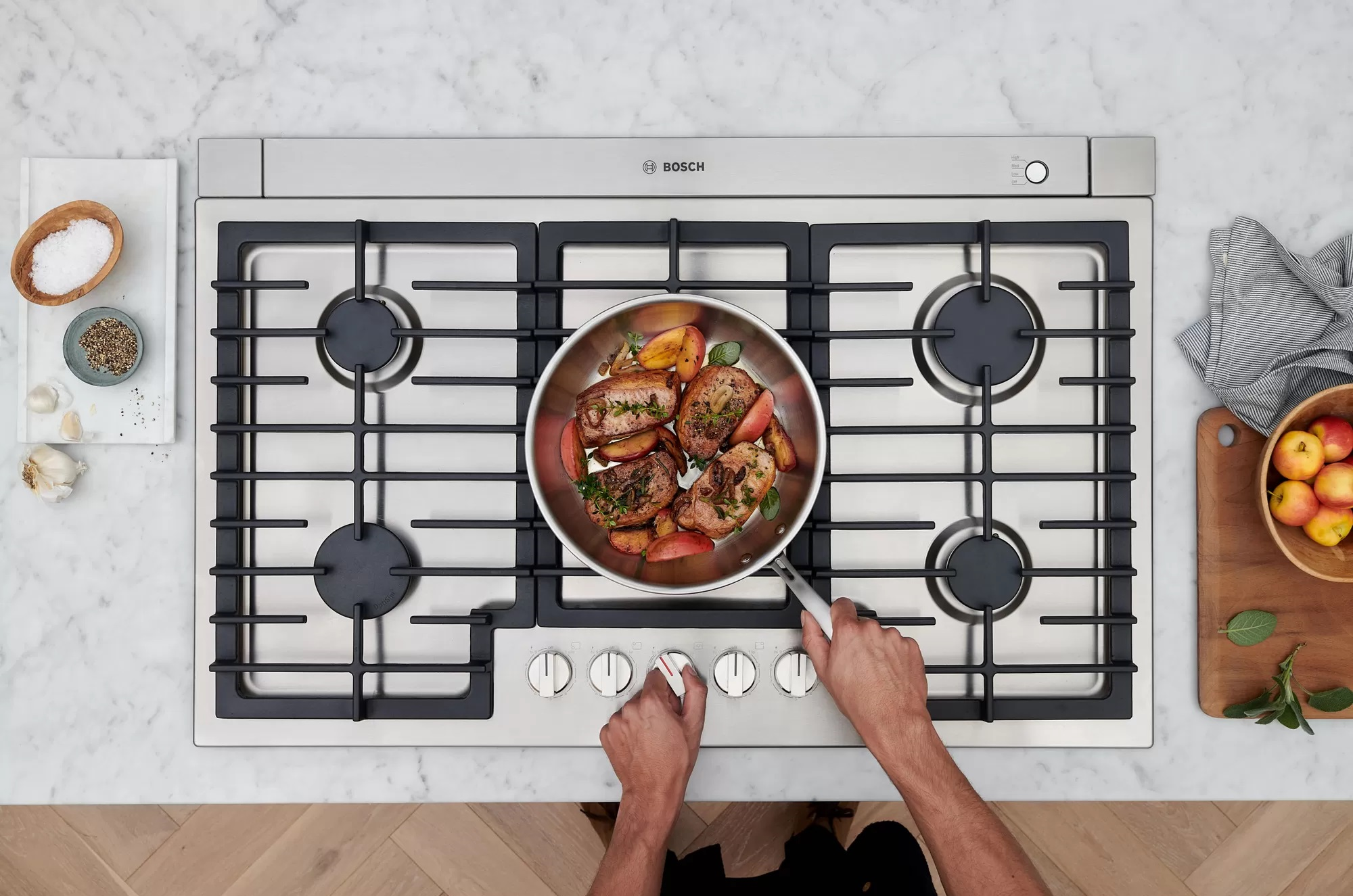 Bosch - 37 Inch Gas Cooktop in Stainless - NGM8659UC