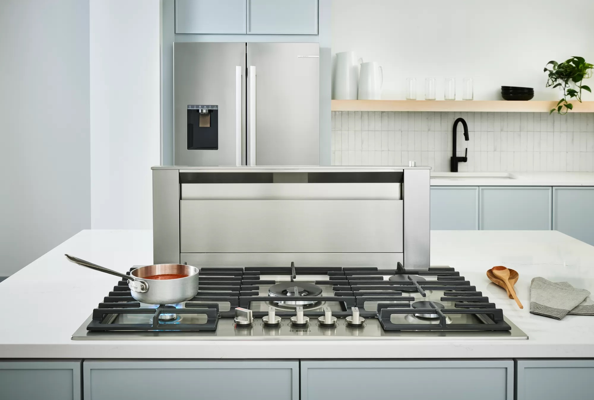 Bosch - 37 Inch Gas Cooktop in Stainless - NGM8659UC