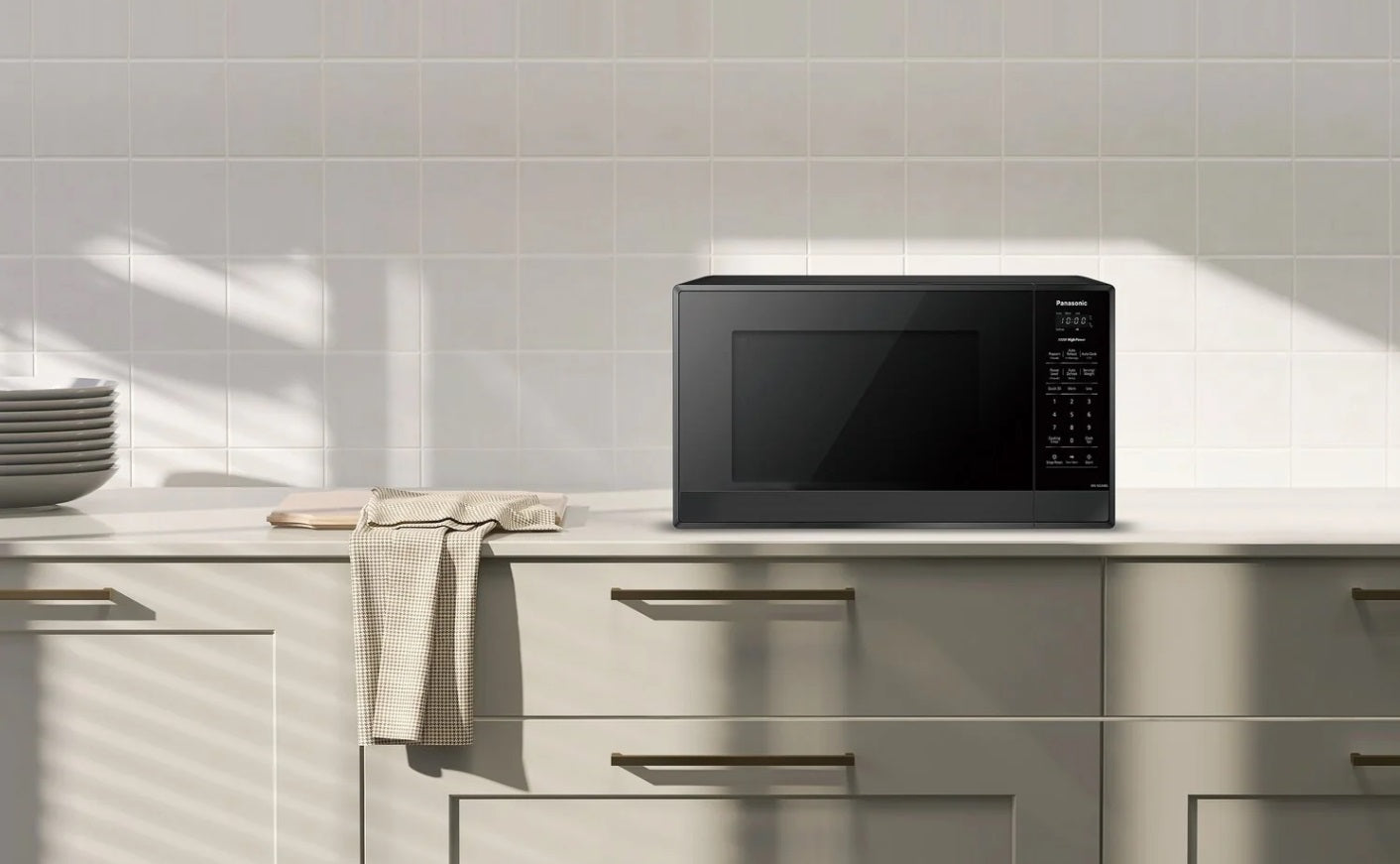 Panasonic - 0.9 cu. Ft Counter top Microwave in Black - NNSG448SC