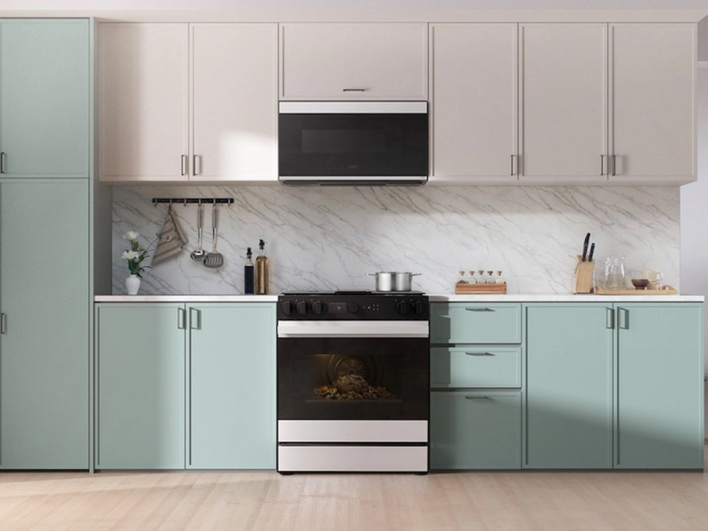 Samsung - 6 cu. ft Gas Range in White - NSG6DB870012AA