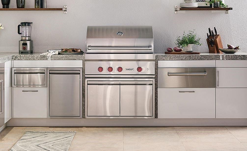 Wolf - 4 Burner Gas BBQ in Stainless - OG36